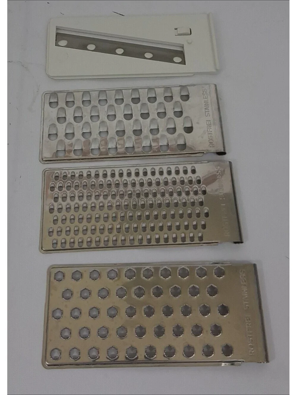 PAMPERED Chef LEIFHEIT Design Slany with 1 Blade/3 Graters  White Holds 4